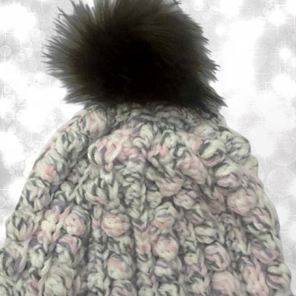Handmade Cozy Knit Beanie with Detachable Pom Pom - Picture 2 of 3